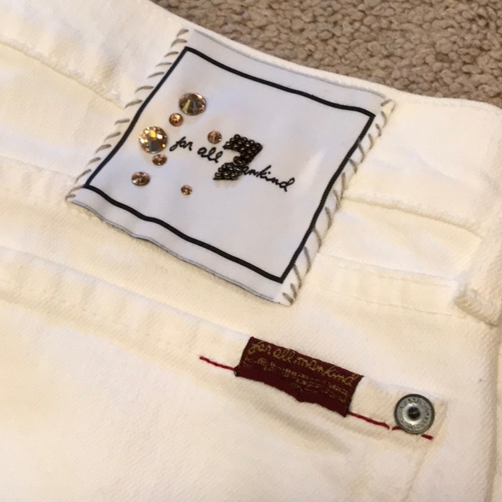 7 for all mankind White Jeans. Size 27